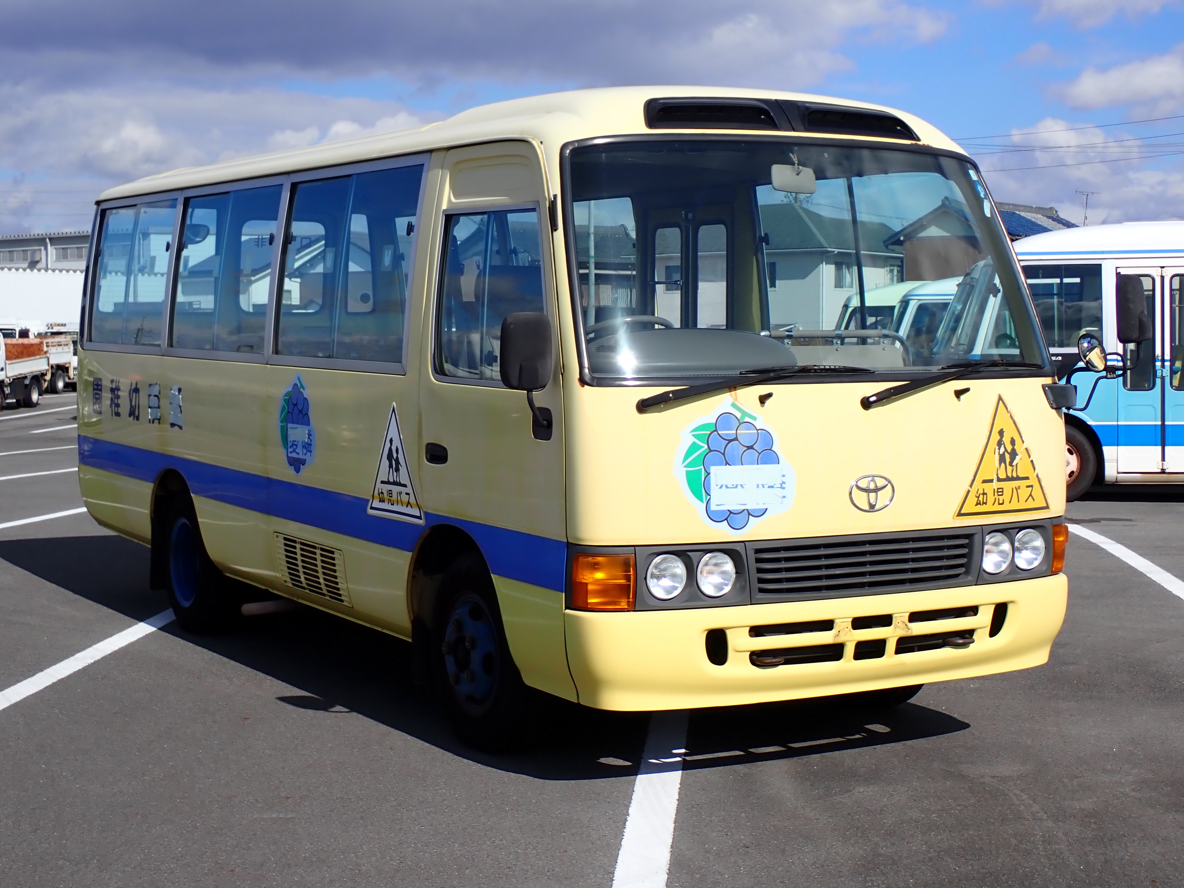 TOYOTA Coaster