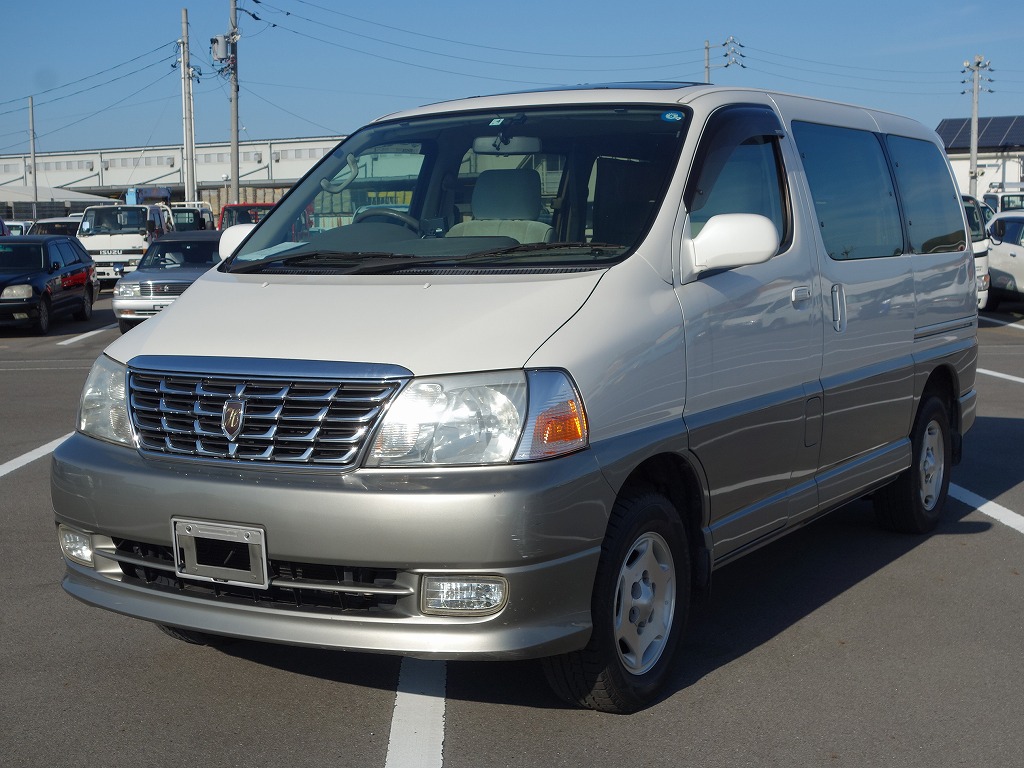 TOYOTA Grand Hiace