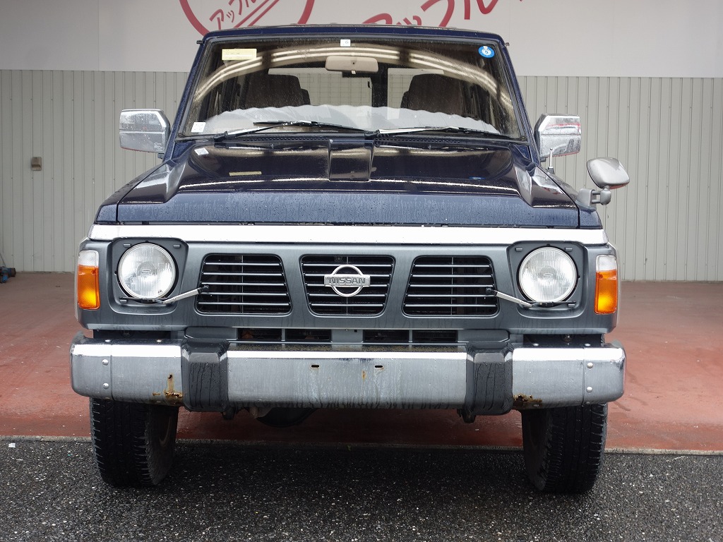 NISSAN Safari