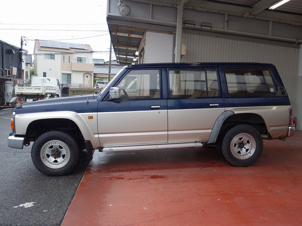 NISSAN Safari