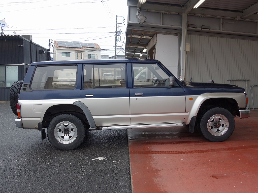 NISSAN Safari