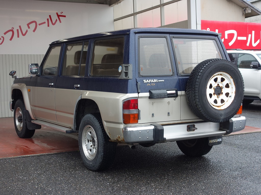 NISSAN Safari