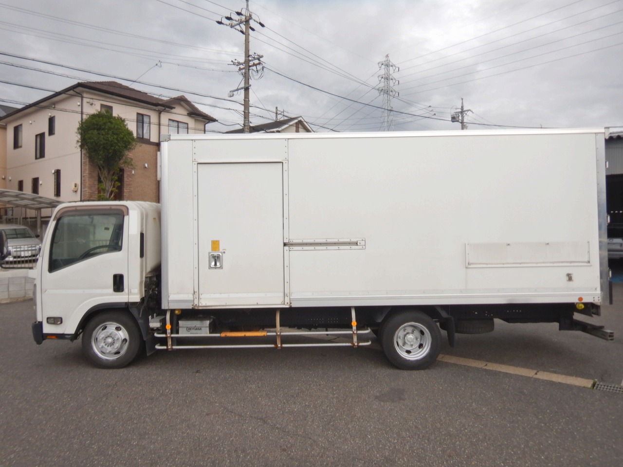 ISUZU Elf Truck