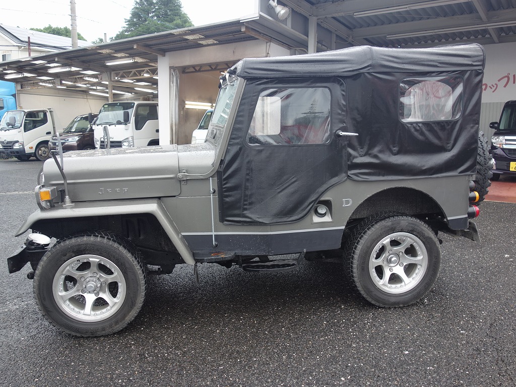 MITSUBISHI Jeep