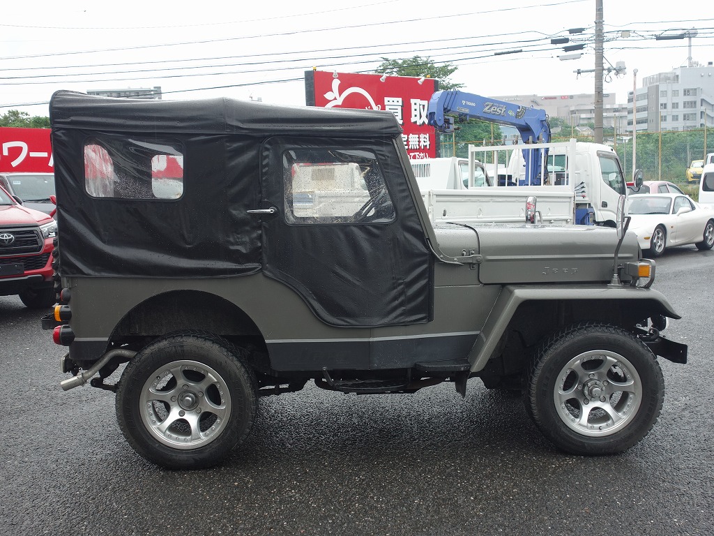 MITSUBISHI Jeep