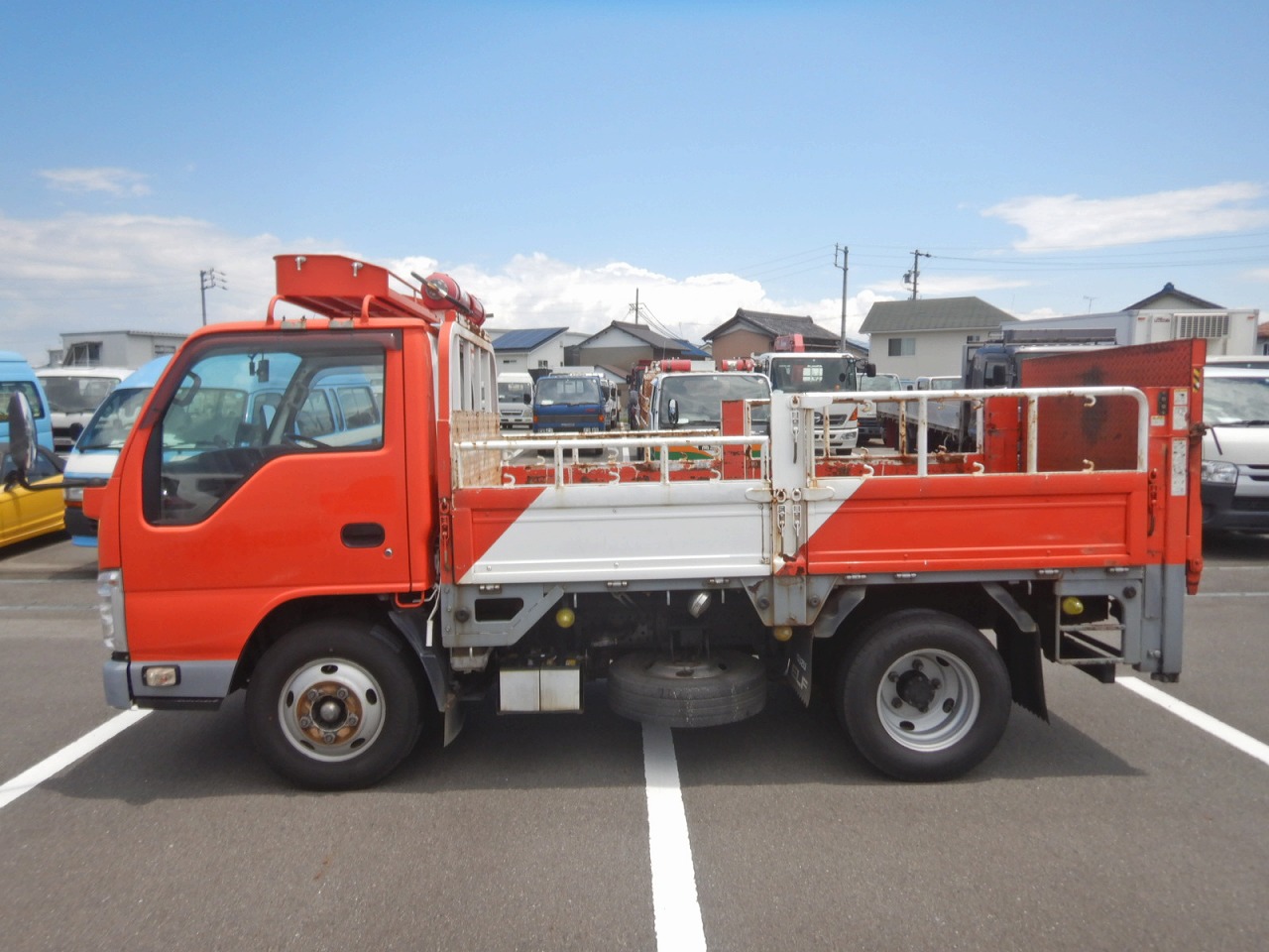 ISUZU Elf Truck