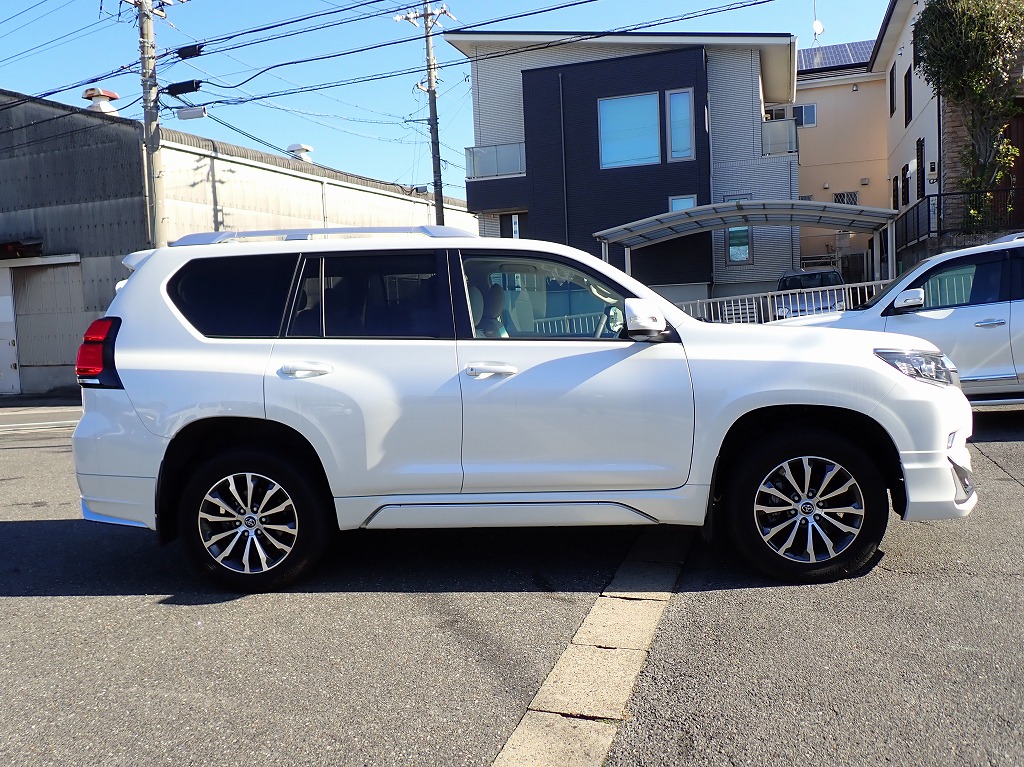 TOYOTA Land Cruiser Prado