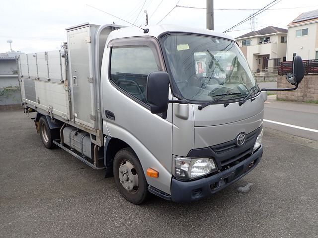 TOYOTA Dyna Truck