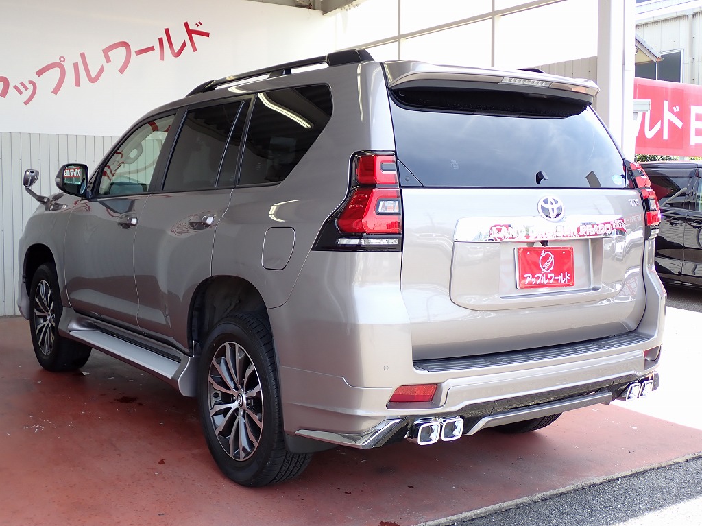 TOYOTA Land Cruiser Prado