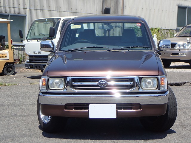 TOYOTA Hilux Sports Pickup