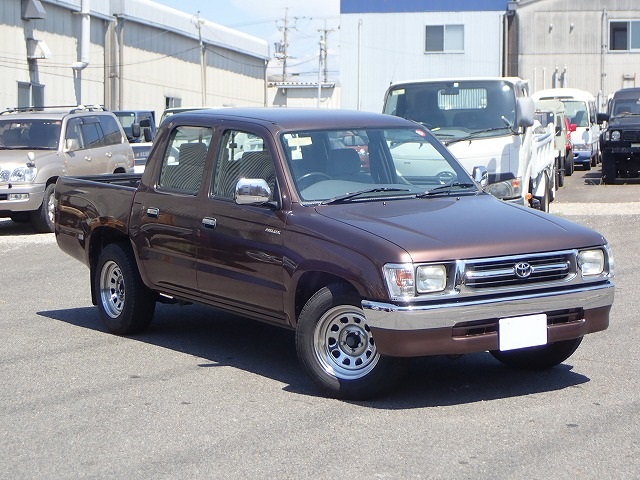 TOYOTA Hilux Sports Pickup