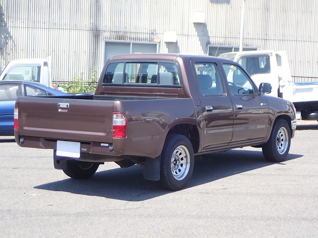 TOYOTA Hilux Sports Pickup