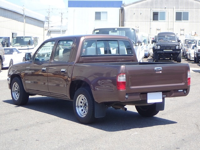 TOYOTA Hilux Sports Pickup