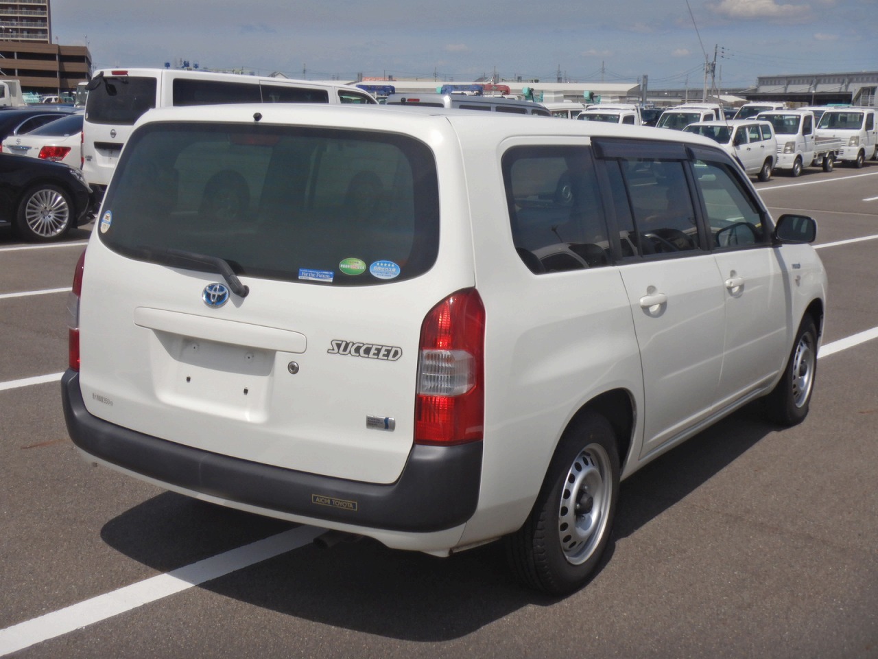 TOYOTA Succeed Van