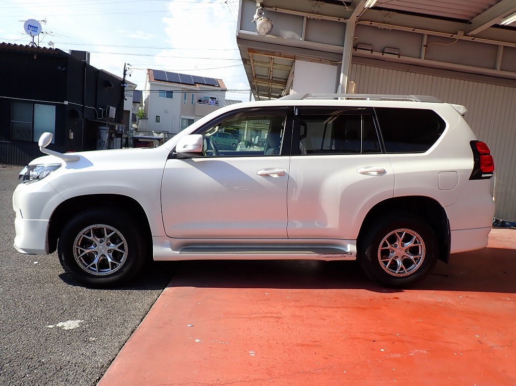 TOYOTA Land Cruiser Prado