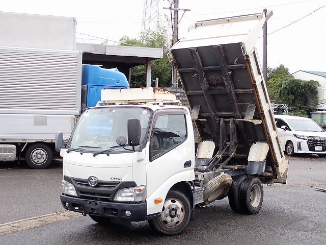 TOYOTA Dyna Truck