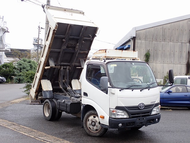 TOYOTA Dyna Truck