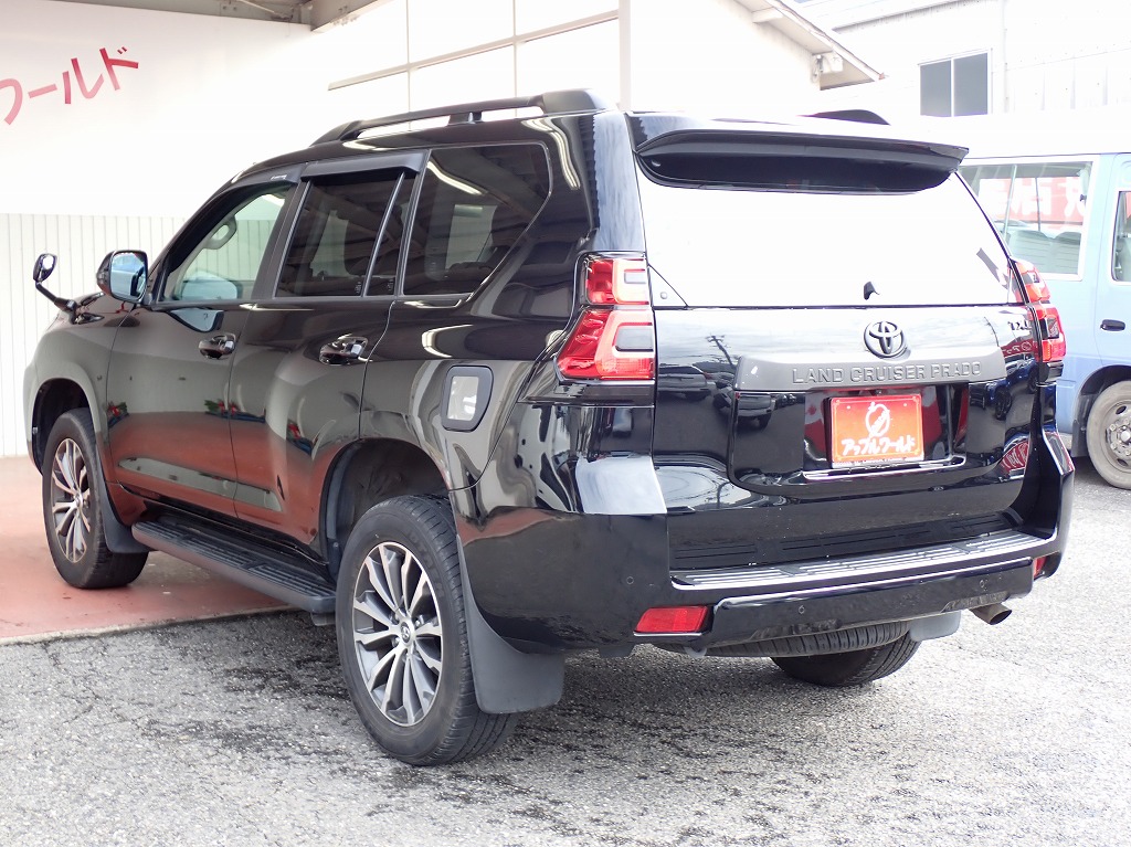 TOYOTA Land Cruiser Prado