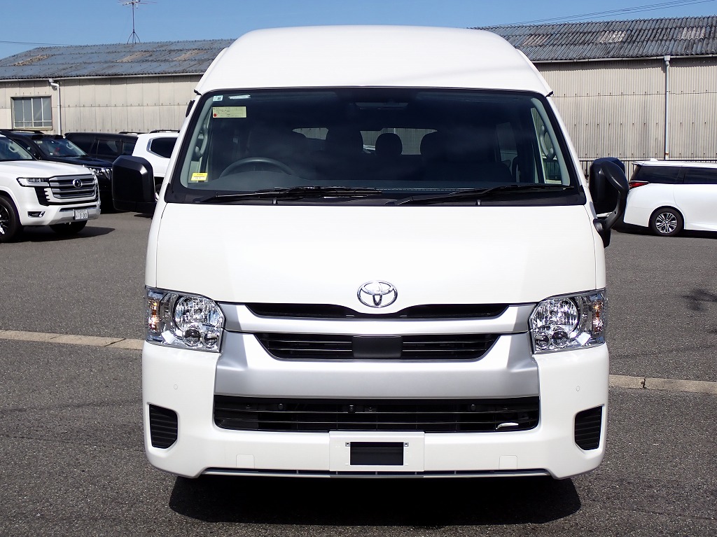 TOYOTA Hiace Commuter