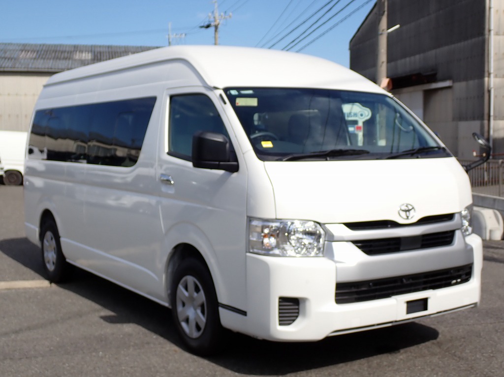 TOYOTA Hiace Commuter