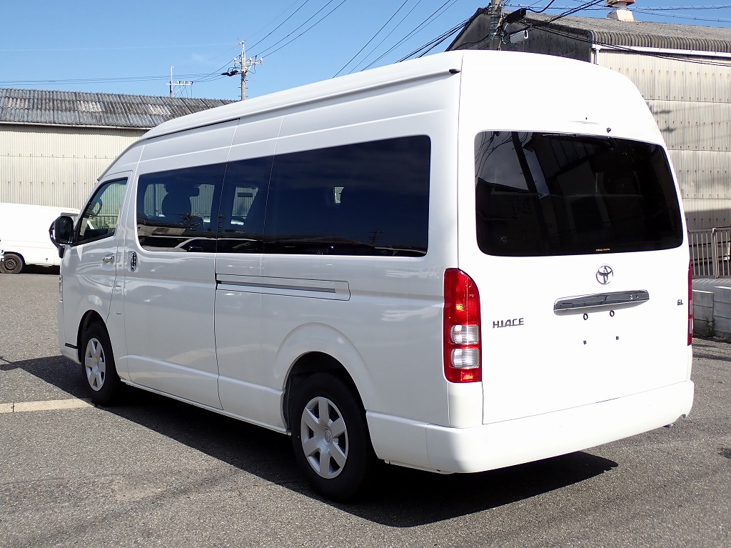 TOYOTA Hiace Commuter