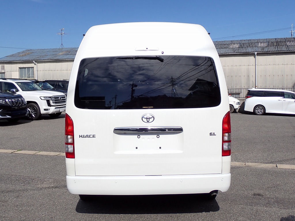 TOYOTA Hiace Commuter