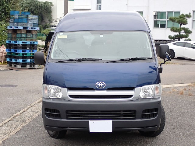 TOYOTA Hiace Commuter