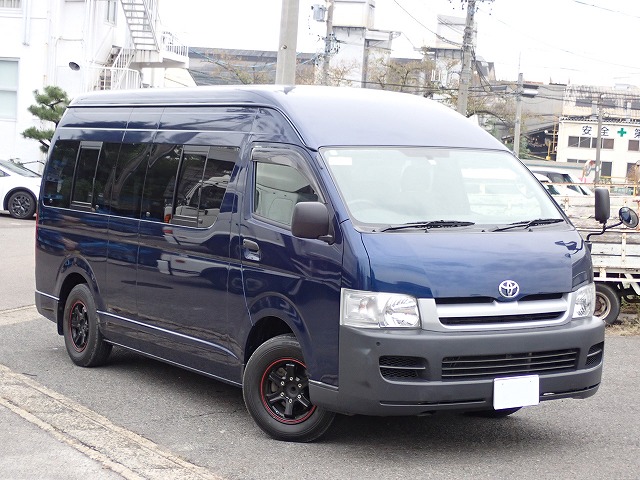 TOYOTA Hiace Commuter