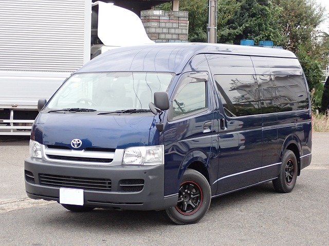 TOYOTA Hiace Commuter