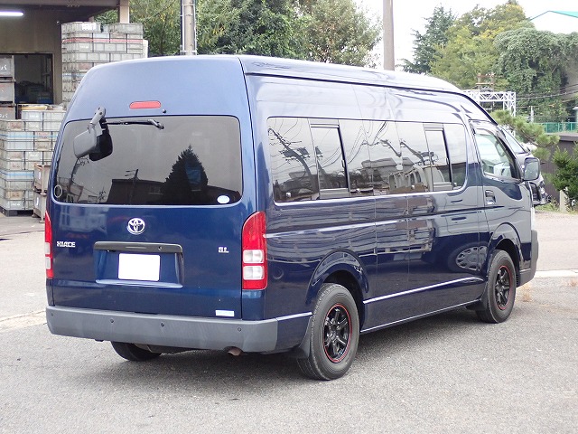 TOYOTA Hiace Commuter