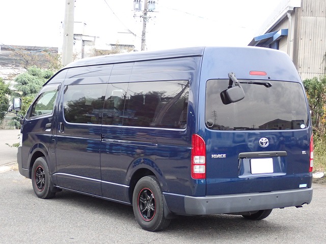 TOYOTA Hiace Commuter