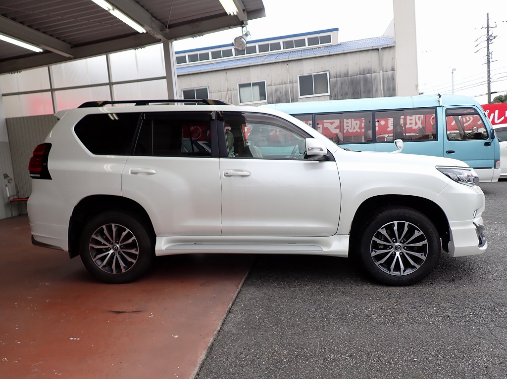 TOYOTA Land Cruiser Prado