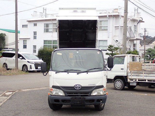 TOYOTA Dyna Truck