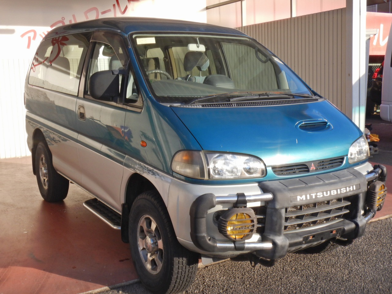 MITSUBISHI Delica Spacegear