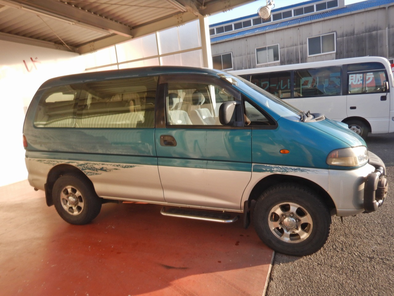 MITSUBISHI Delica Spacegear