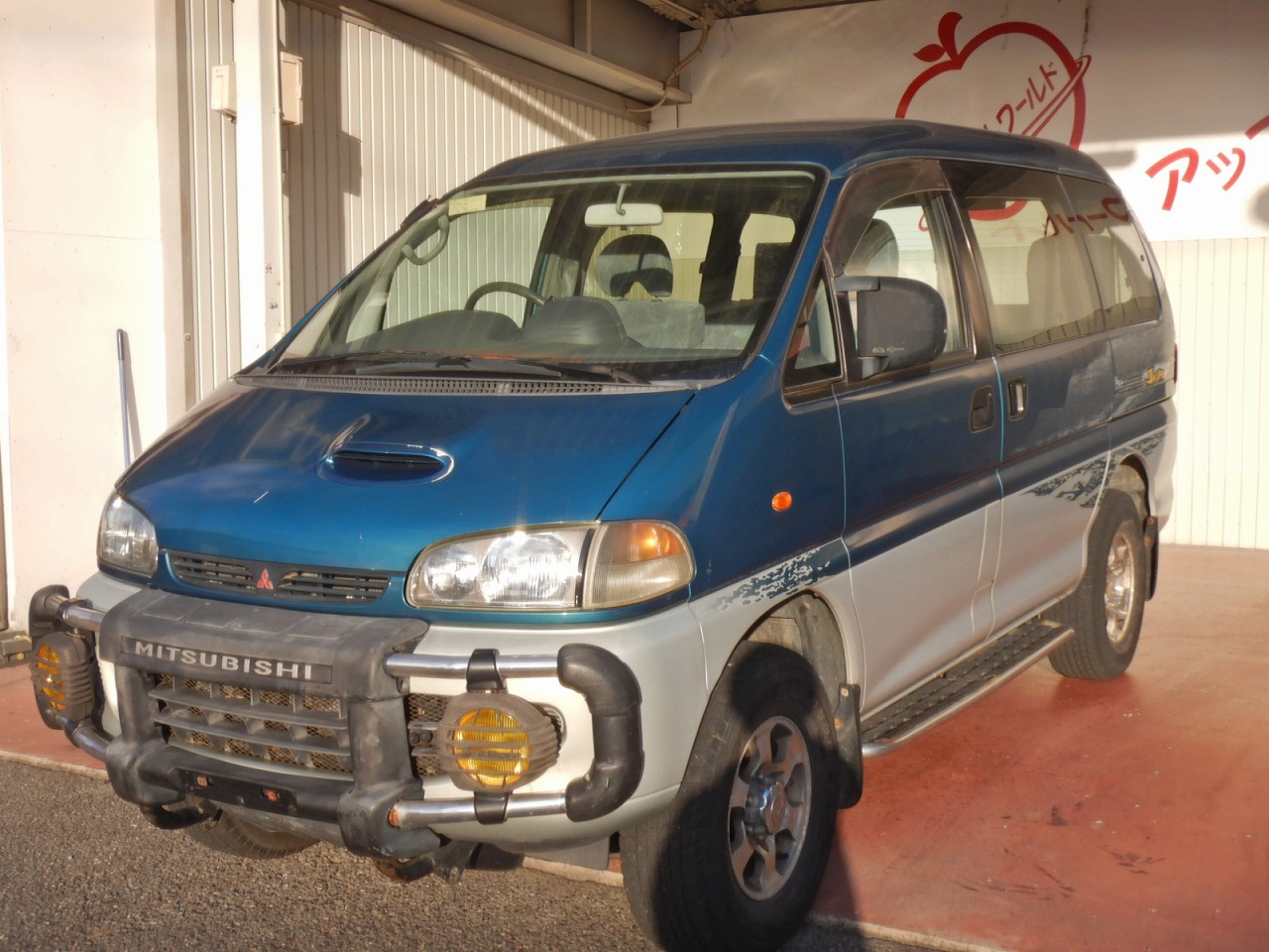 MITSUBISHI Delica Spacegear