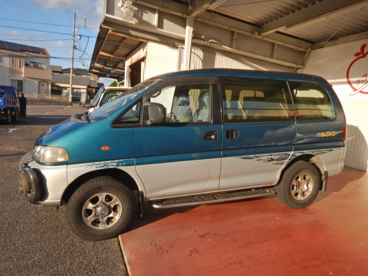 MITSUBISHI Delica Spacegear