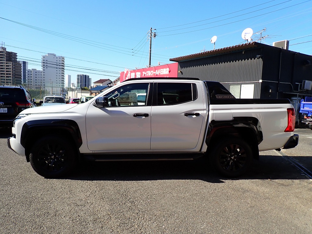 MITSUBISHI Triton