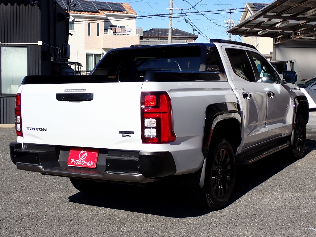 MITSUBISHI Triton