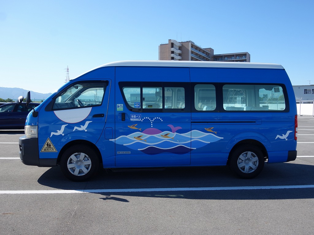 TOYOTA Hiace Commuter