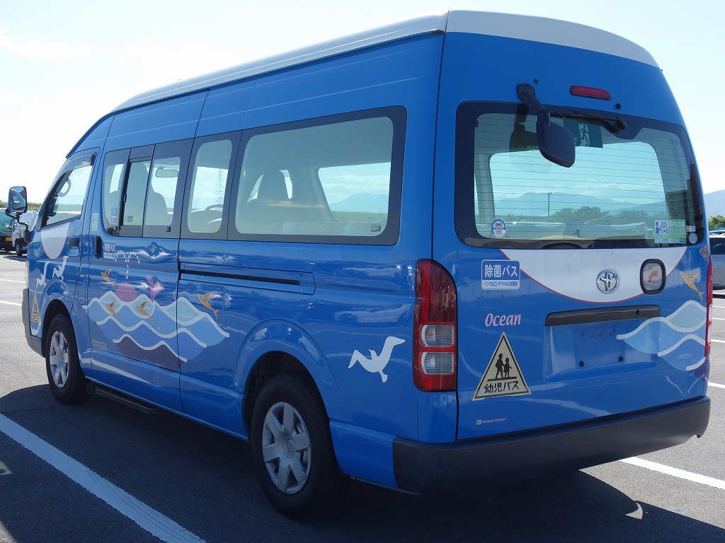 TOYOTA Hiace Commuter