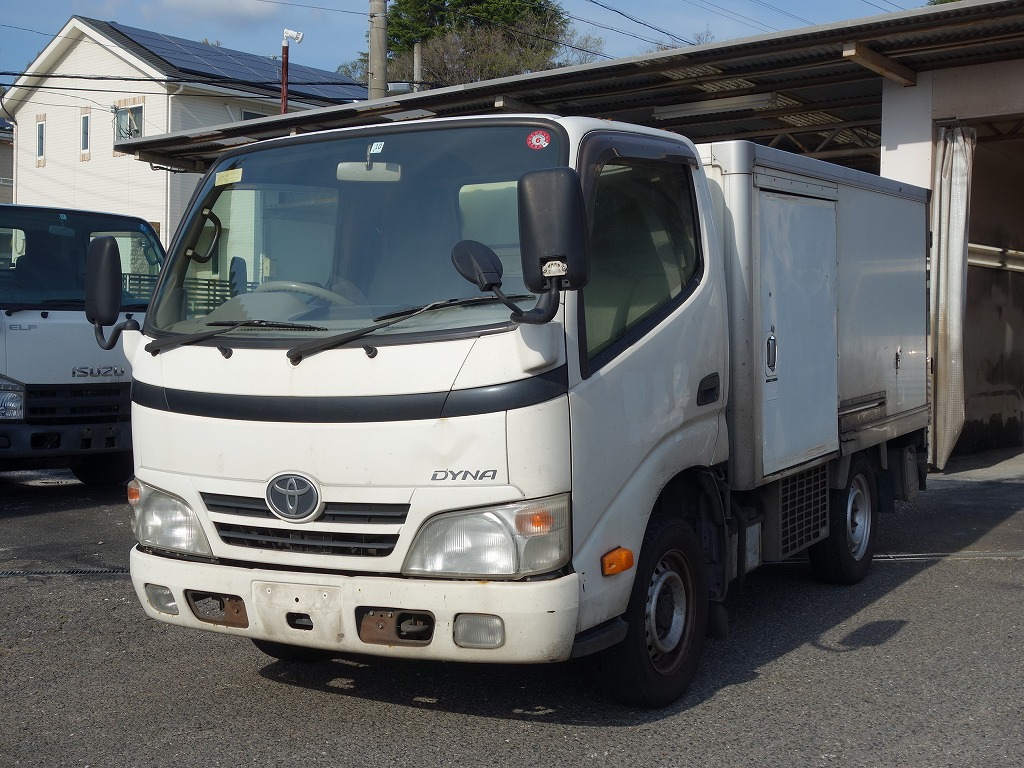 TOYOTA Dyna Truck