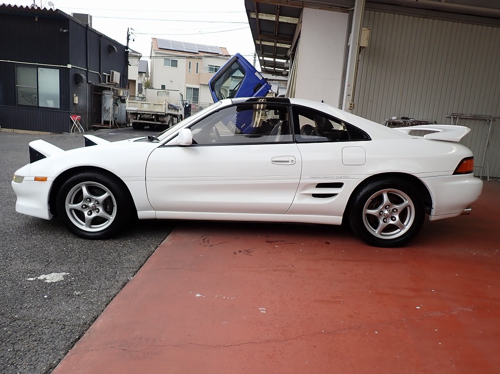 TOYOTA MR2