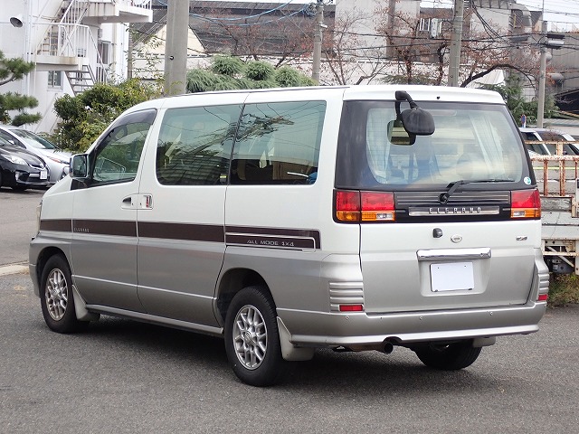 NISSAN Elgrand