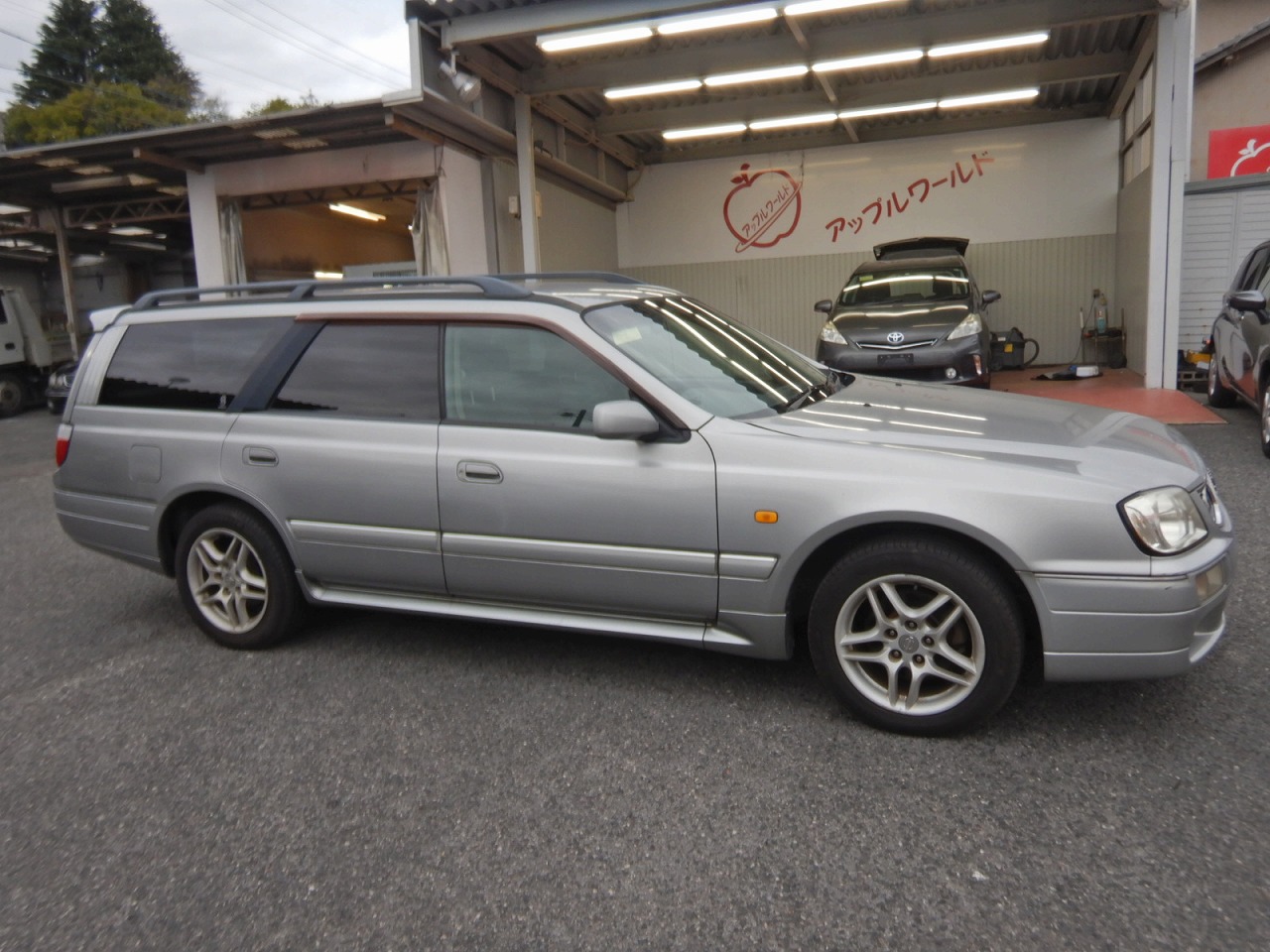 NISSAN Stagea