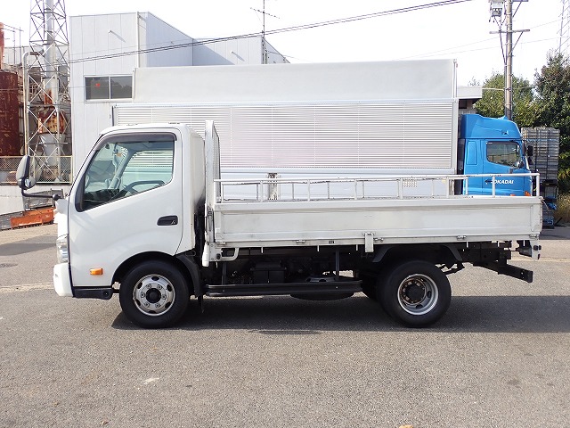 TOYOTA Dyna Truck