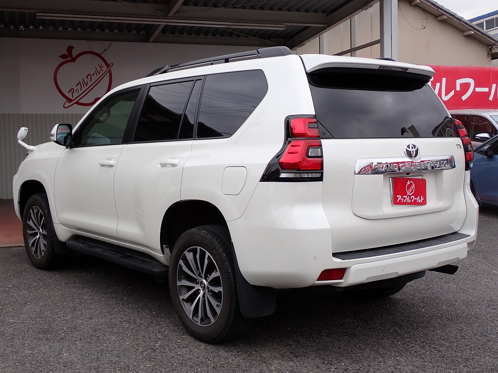 TOYOTA Land Cruiser Prado