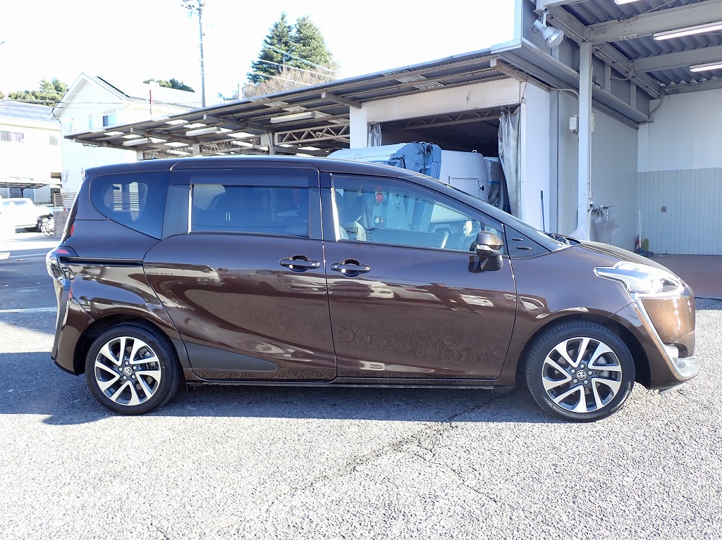 TOYOTA Sienta