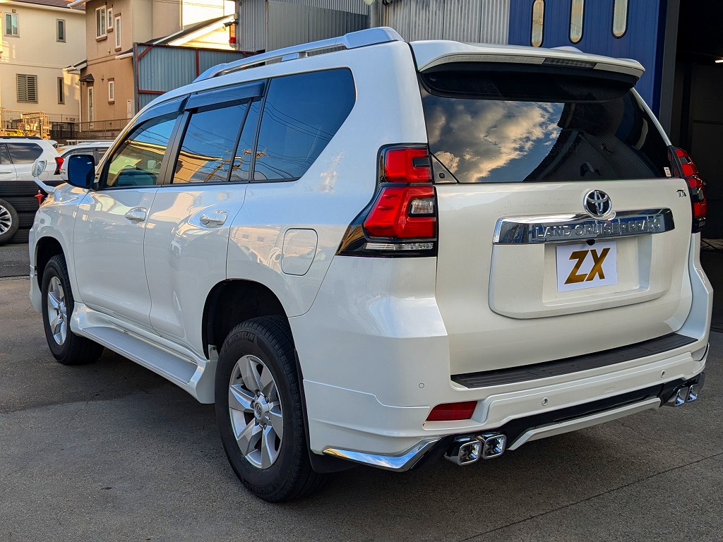 TOYOTA Land Cruiser Prado