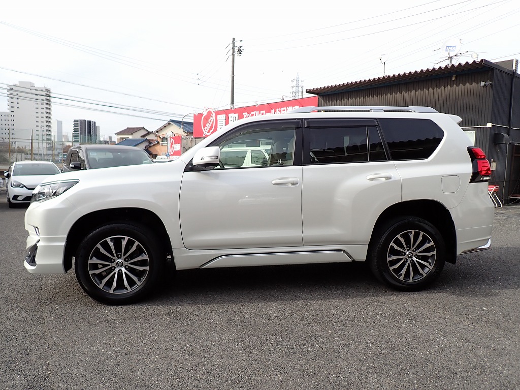 TOYOTA Land Cruiser Prado